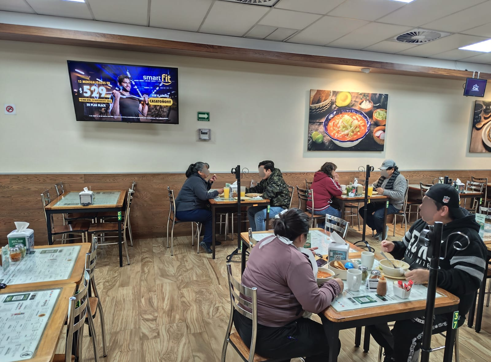 Pantalla digital interior restaurante