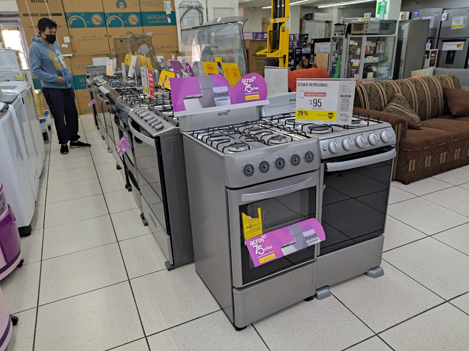 Material POP Refresh en punto de venta Elektra